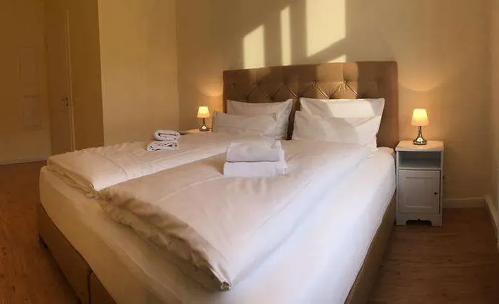 Amaroo Bb40 Отель Потсдам